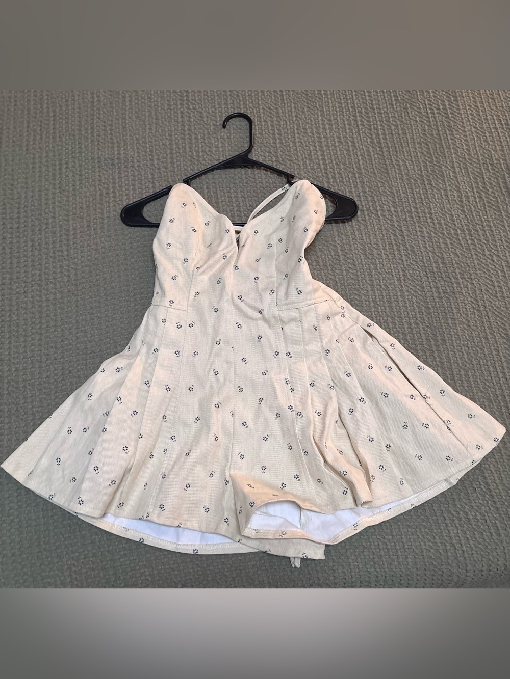 Women’s Cream Floral-Print Shorts Romper By VICI - Picture 3 of 6
